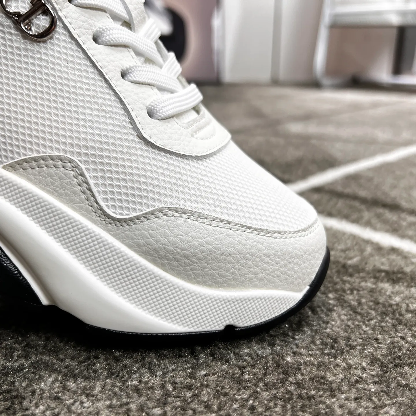 Factory price: 438💰Dior's new casual men's shoes👉 👉 Fashionable and versatile, 💞 simple and elegant style, 🔊 The fabric is made of imported cowhide with mesh, ☑️breathable mesh lining, sheepskin feet, original wear-resistant rubber outsole, exclusive new style, actual shot, three colors available, code number: 38-44, (45 can be customized)